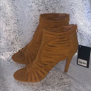 NWT Tan/Brown Heels